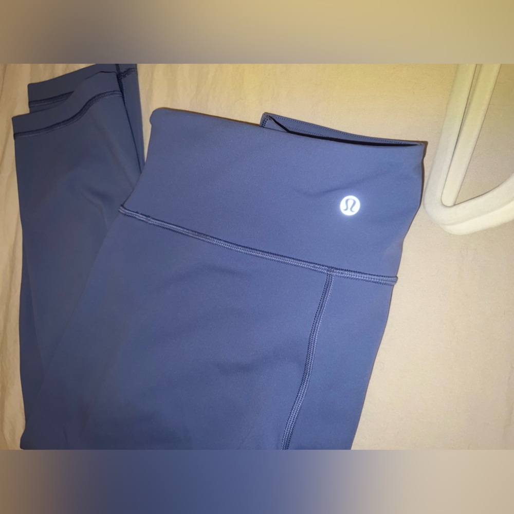Lululemon mid/low-rise crop legging - size 8 - Picture 4 of 5